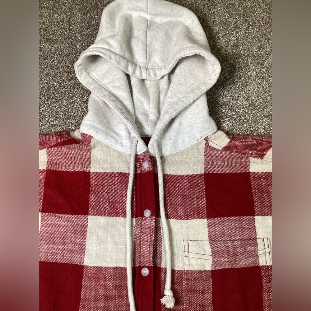 American Eagle Outfitters Red and Cream Cropped Buffalo Plaid Hooded Flannel - Picture 8 of 9
